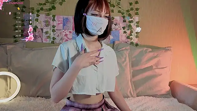 LunaNyanmi online show from April 11, 9:02 am