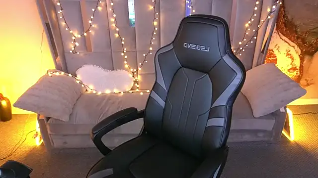 AshleyBaie online show from April 14, 1:11 pm