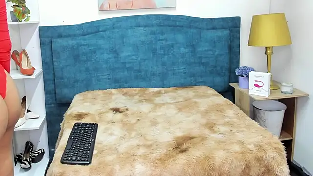 IsadoraVex online show from April 18, 12:07 pm