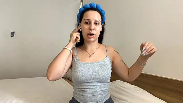 VinitaAskia online show from April 15, 5:08 am