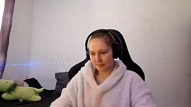 WesleyFrohling online show from April 8, 9:11 am