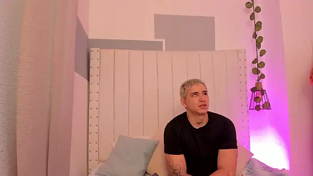 sebas and vanessa online show from April 18, 7:29 pm