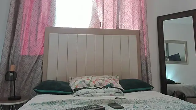 thomas and thiago online show from April 16, 10:01 pm