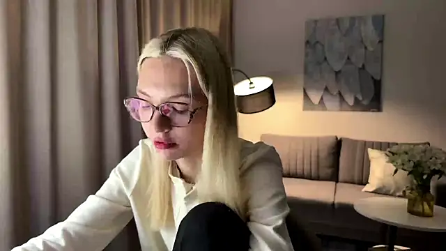 EvelineMolima online show from April 20, 5:16 pm