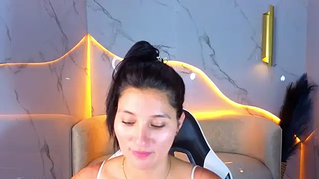 Alisson tx  online show from April 12, 7:55 am