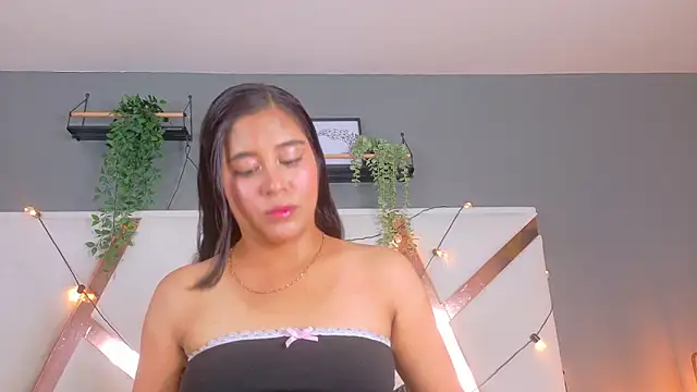 LeslyTaylor  online show from April 11, 7:50 pm