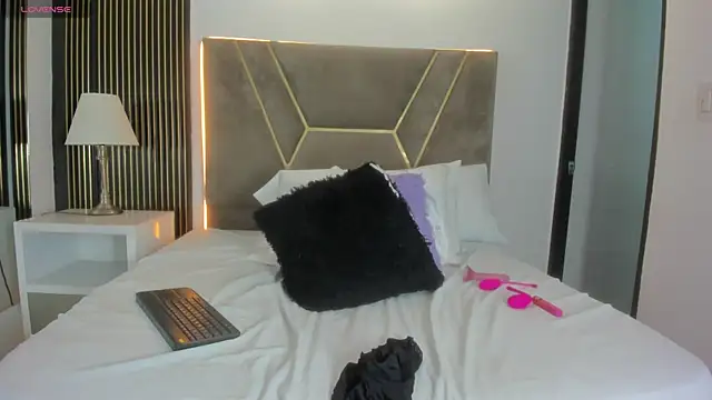 Littlee   Molly online show from April 16, 8:08 pm