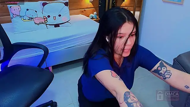 aria bloomer online show from April 18, 7:07 pm