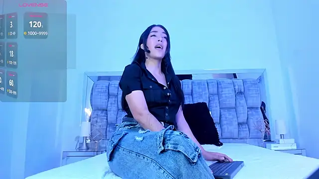 Samantha  Ferrer online show from April 17, 12:51 pm