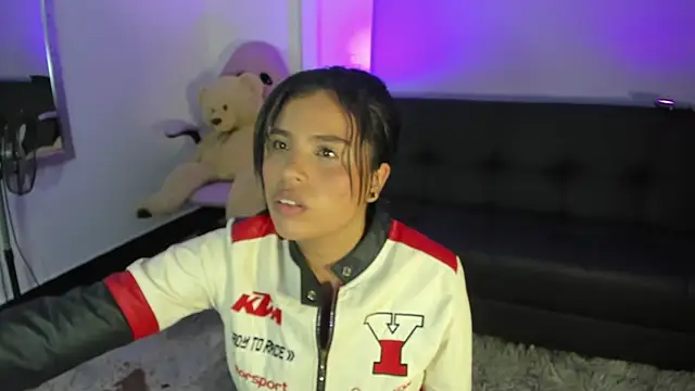 amarawalker1 online show from April 10, 10:43 am