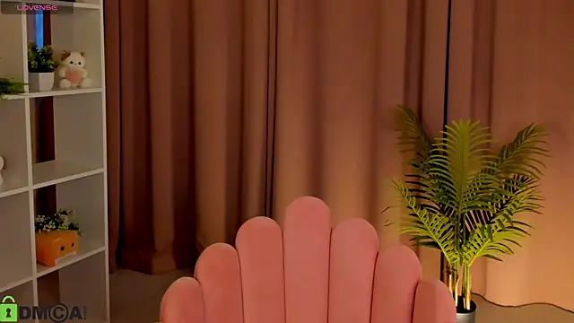 Oliviabagheera online show from April 17, 4:25 am