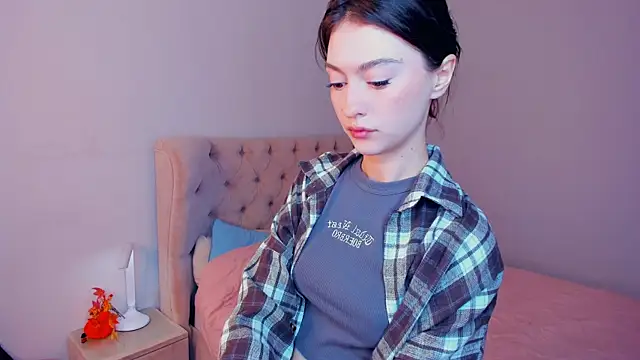 LibbieSchworm online show from April 13, 8:37 am