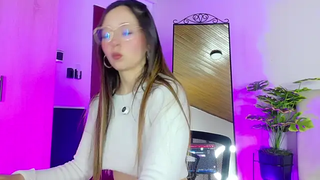 Gabbie Danger online show from April 20, 11:46 am