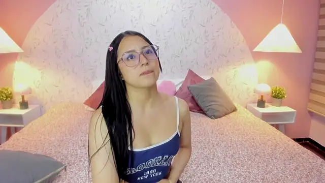 Leah Brm online show from April 9, 12:32 pm