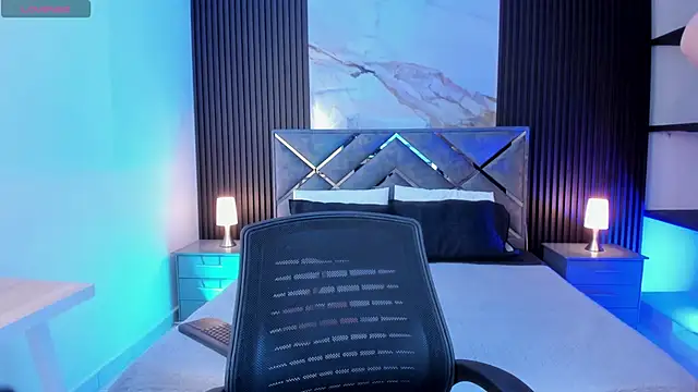 Milacurvy online show from April 16, 8:08 pm