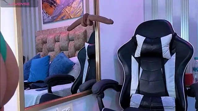 ariel  bennett online show from April 17, 9:50 pm