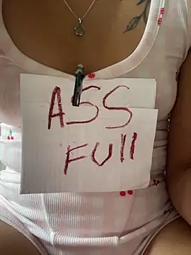 Brunette Dirty Messy online show from April 22, 10:40 pm