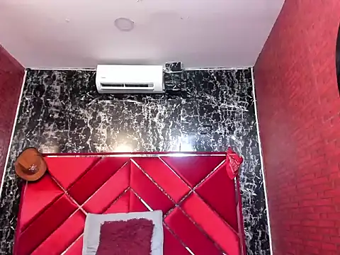 Luu Adams online show from April 18, 7:58 pm