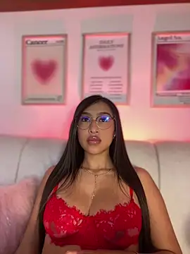 GiaEvans online show from April 14, 2:39 pm