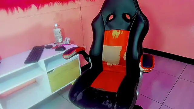 Mia dasilva  online show from April 17, 9:50 pm