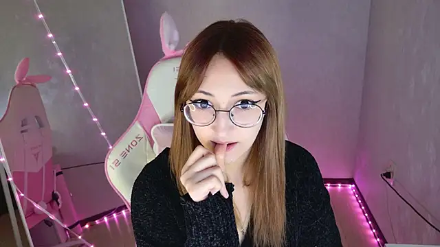 Nona meow online show from April 19, 6:32 pm