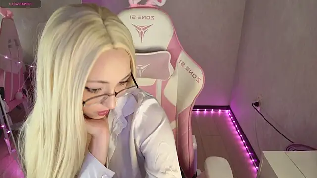 Nona meow online show from April 10, 6:25 pm