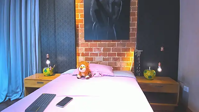 AlessandraMoss1 online show from April 18, 11:24 am