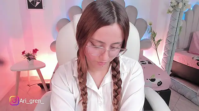 arianna gren  online show from April 16, 1:55 pm