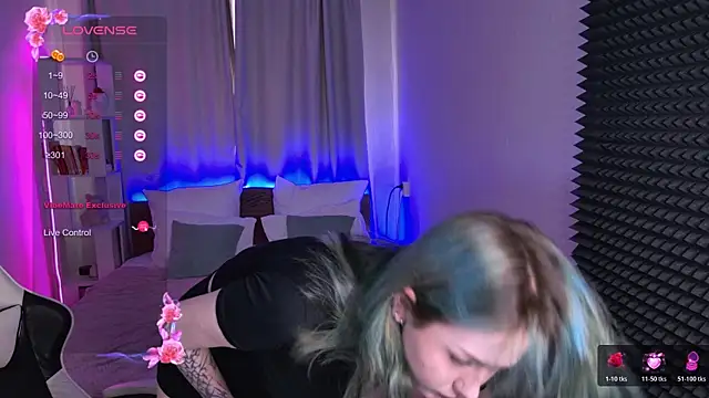 karinahili online show from April 17, 9:11 am