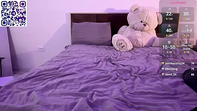 SophieLaine online show from May 8, 8:43 pm