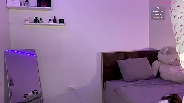 SophieLaine online show from April 29, 6:02 pm