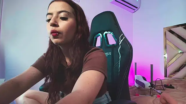 Sophia velvett online show from April 15, 12:06 pm