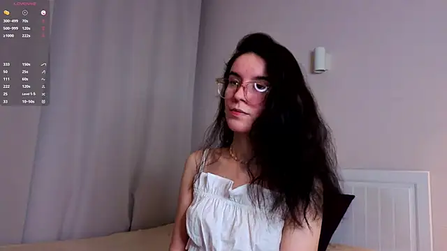 SansaSunshine online show from April 18, 5:04 pm