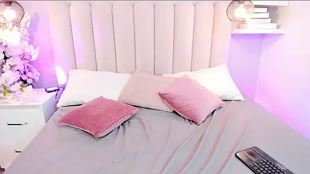 Madie amoretti online show from April 18, 12:51 pm