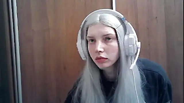 Crimson Lady online show from May 15, 9:06 pm
