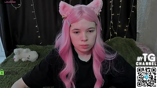 MisaRisaChan online show from April 18, 8:17 am