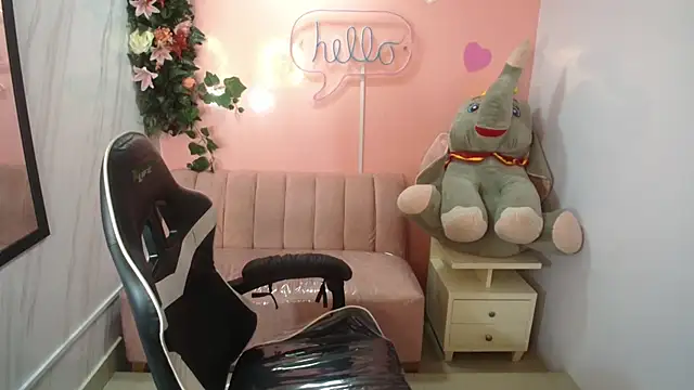 Scarlett jhonson ch online show from April 15, 1:00 pm