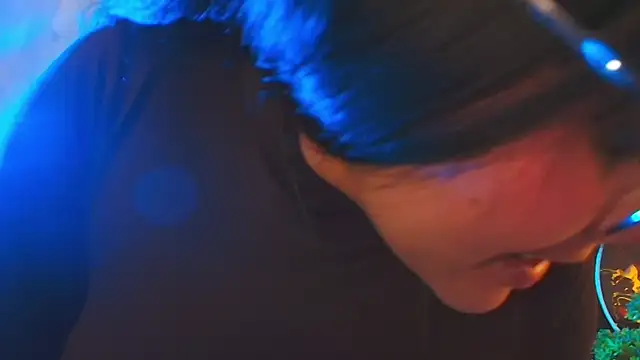 ambar  devon online show from April 19, 7:38 pm