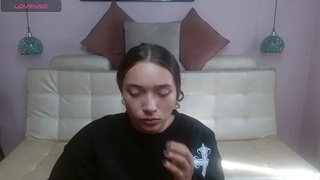 Marianne Cam online show from April 20, 1:47 pm