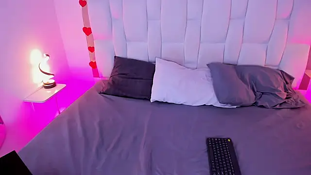 Madeline curvy online show from April 18, 7:07 pm