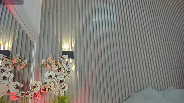 SCARLETTHUNT  online show from April 10, 8:15 pm