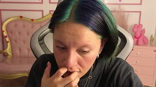 lewii t online show from April 17, 3:19 am