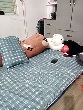 girl-girl-hot online show from April 17, 1:30 am