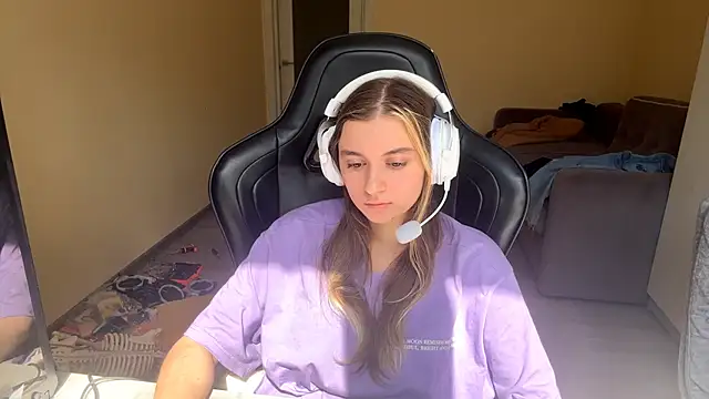 LueIvins online show from April 20, 11:24 am