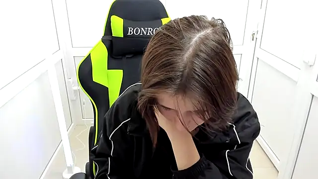 GoldenKiss online show from April 16, 6:46 am