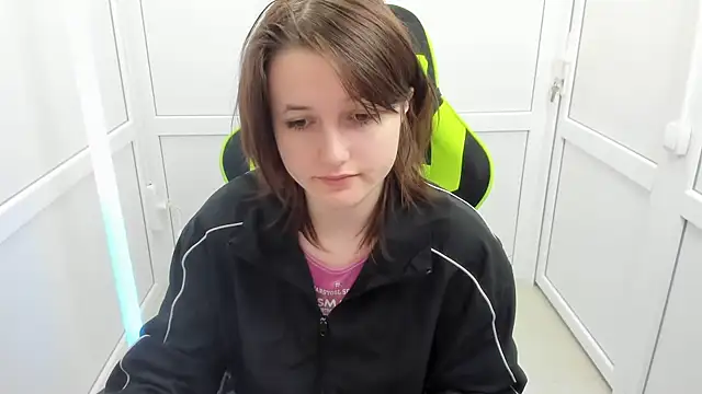 GoldenKiss online show from April 20, 7:00 am