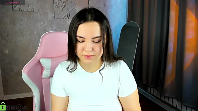 Nelie Evans online show from July 3, 1:00 am