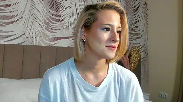 Lizzyvega online show from April 17, 1:51 am