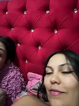 LunaANDMaria online show from April 17, 9:00 am