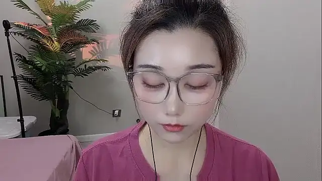 Yunxi- online show from April 18, 1:35 pm